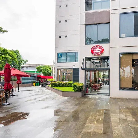 Louisa Vinh Hoi Apartment-3